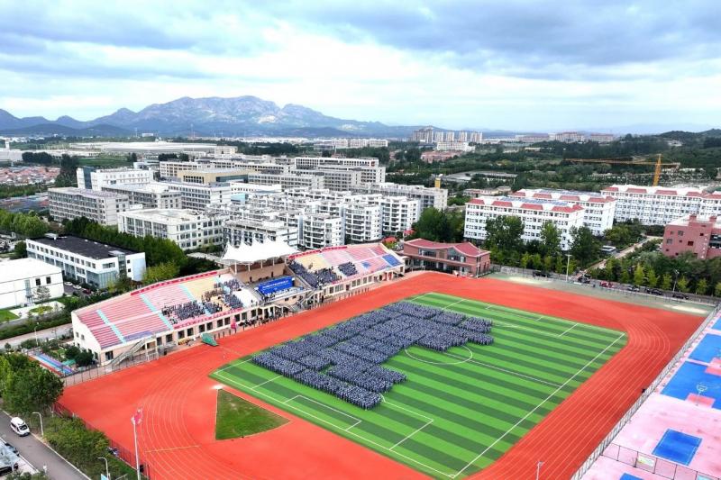我校舉行2024級新生開學典禮暨軍訓總結大會