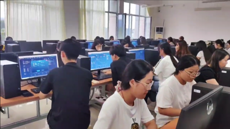 山東省大學(xué)生數(shù)據(jù)分析與創(chuàng)新應(yīng)用大賽金融投顧大數(shù)據(jù)應(yīng)用決賽圓滿落幕