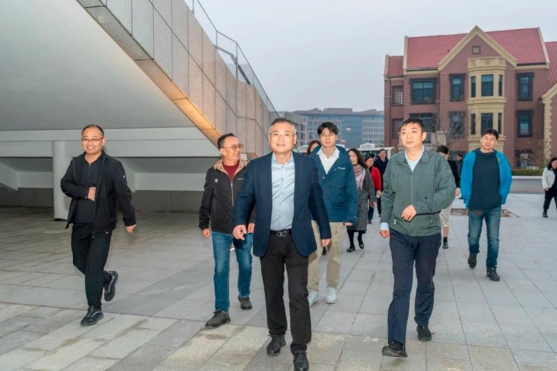 上海市計(jì)算機(jī)行業(yè)協(xié)會(huì)一行來訪我校