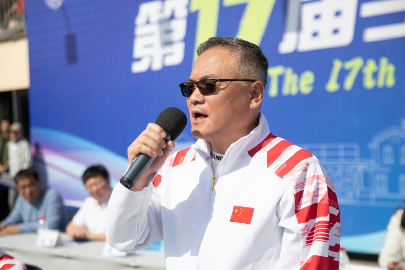24董事長(zhǎng)拜文匯宣布運(yùn)動(dòng)會(huì)開(kāi)幕.jpg