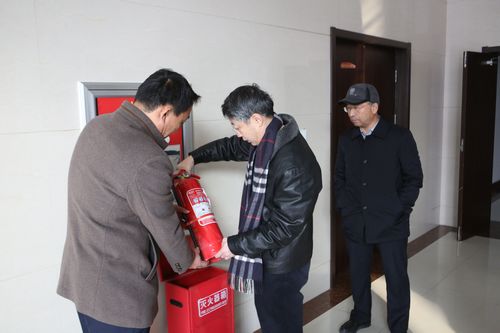
省教育廳副廳長王坦蒞臨我院檢查指導(dǎo)校園安全工作
